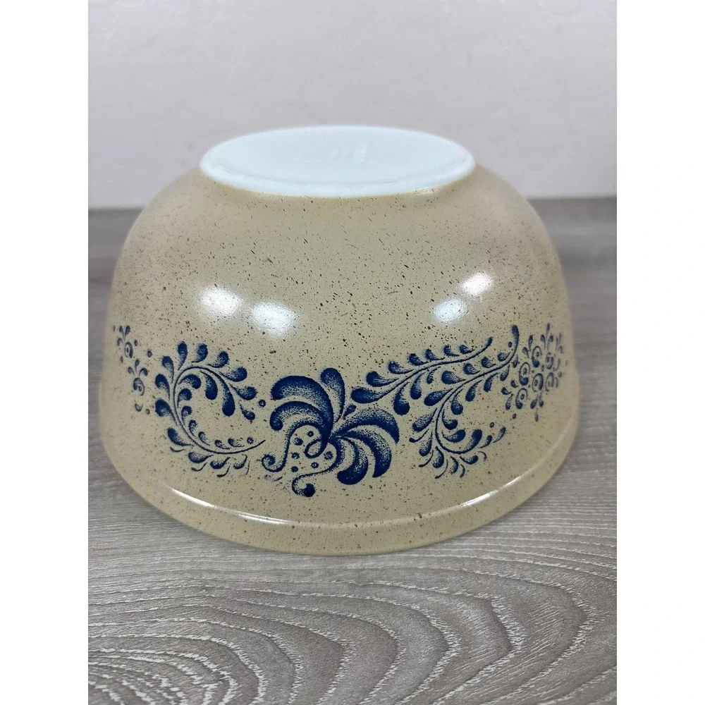 Vintage Pyrex Homestead Mixing Bowl 403 2.5L Tan Speckled Blue Floral Milk Glass